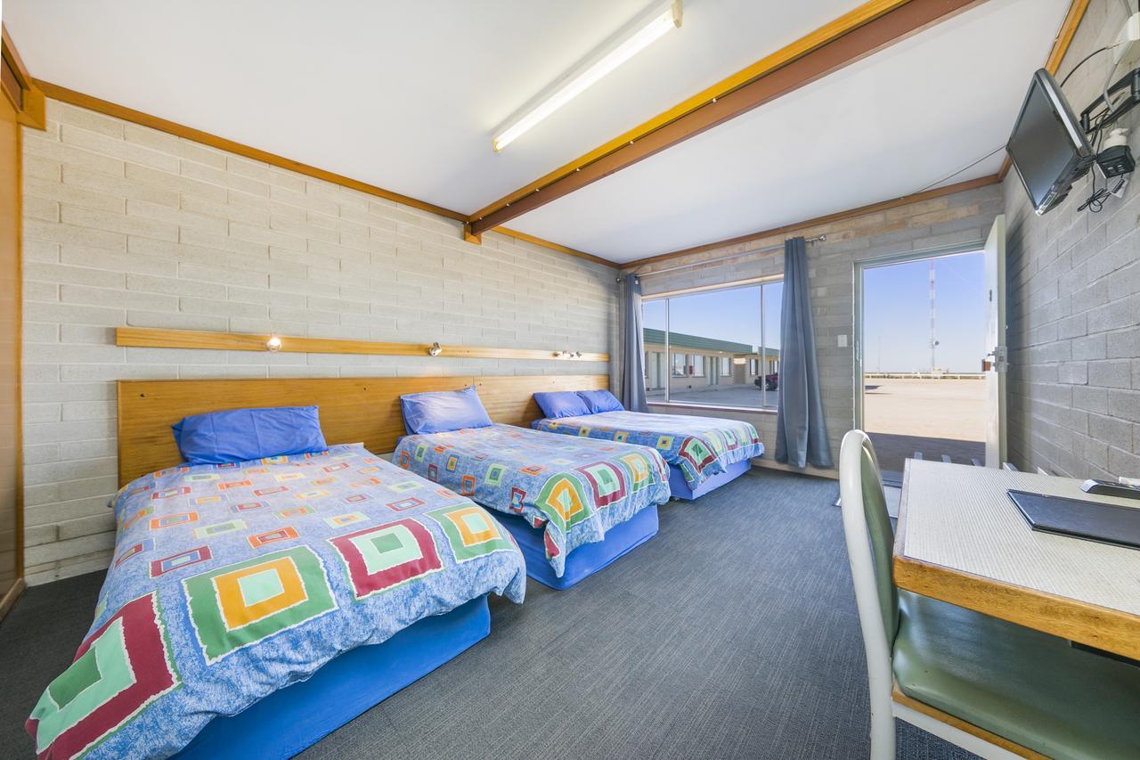 Nullarbor Roadhouse Hotel Bagian luar foto