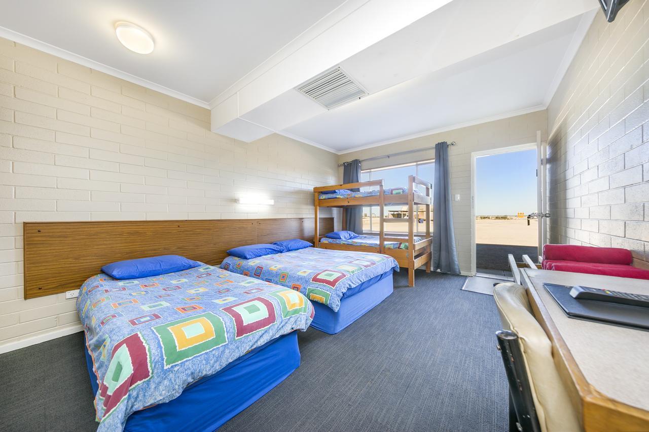 Nullarbor Roadhouse Hotel Bagian luar foto