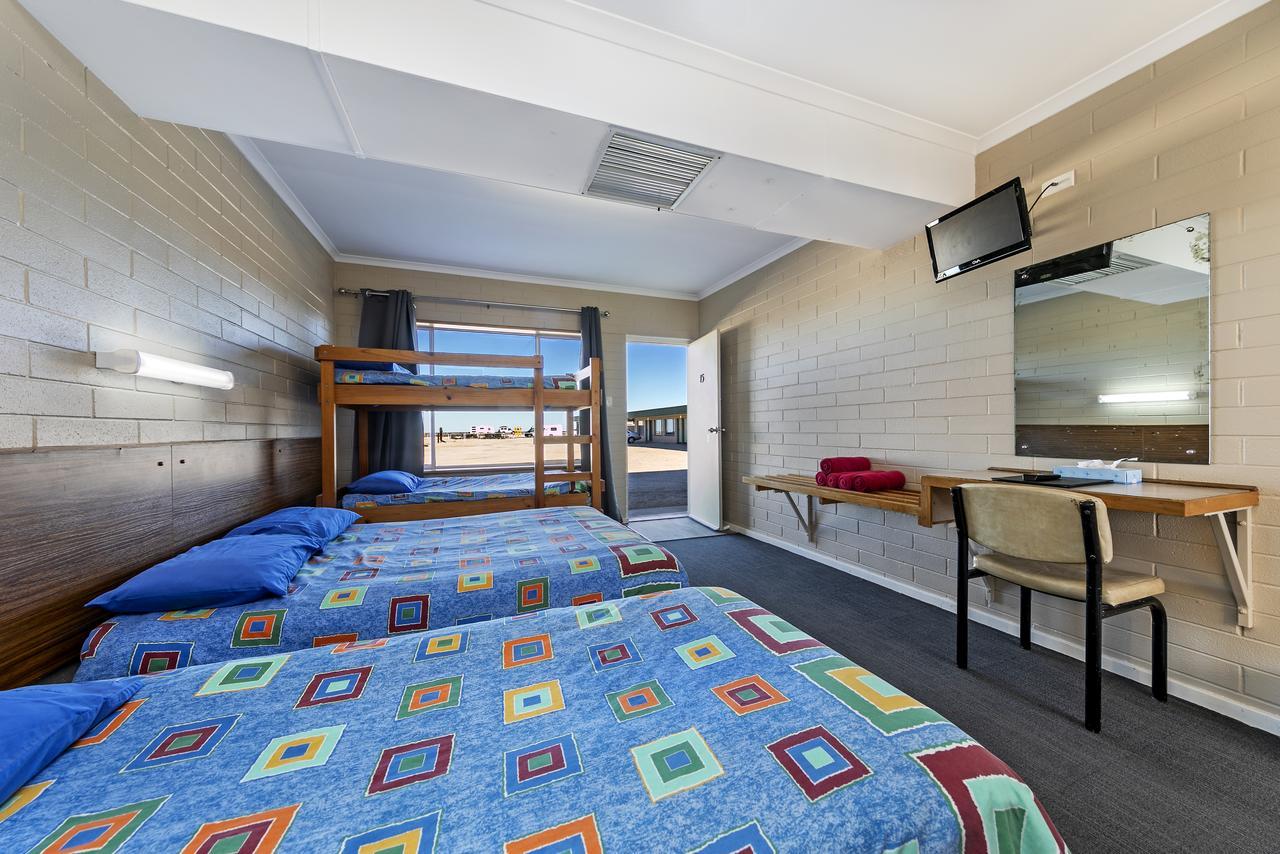 Nullarbor Roadhouse Hotel Bagian luar foto